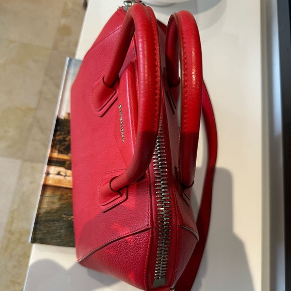 AUTHENTIC GIVENCHY 'ANTIGONA' BAG (MEDIUM) in RED LEATHER ❤️ - Picture 9 of 13